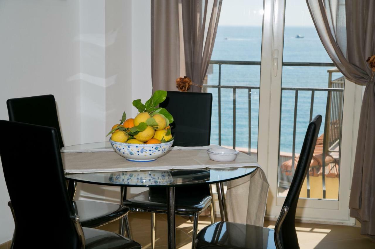 Lolita Holidays Giardini Naxos Exterior photo