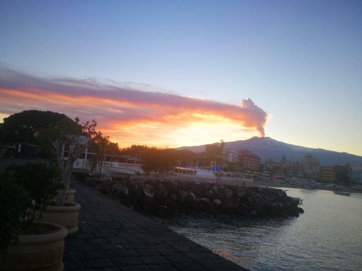 Lolita Holidays Giardini Naxos Exterior photo